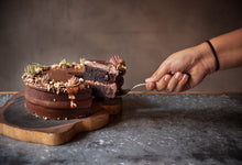 Load image into Gallery viewer, CHOCOLATE PRALINE CAKE

